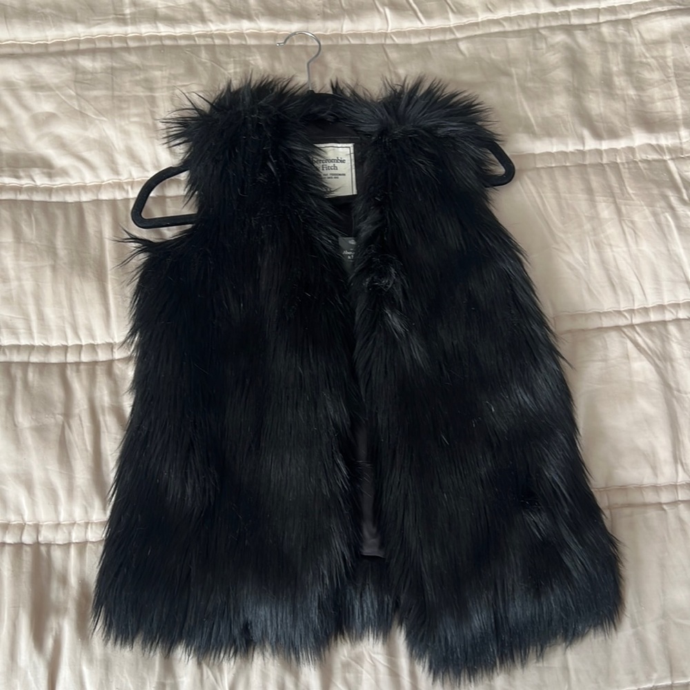 NWT Abercrombie XS Faux Fur Vest